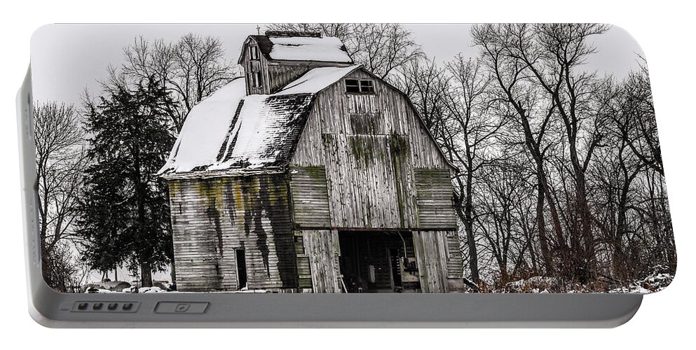 Iowa Portable Battery Charger featuring the photograph Snow On Barn by Ray Congrove