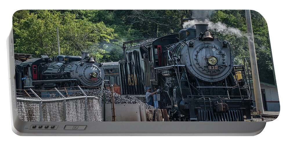 Landscape Portable Battery Charger featuring the photograph Southern 4501 and 630 at shops in Chattanooga TN by Jim Pearson