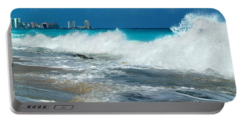 Sea Portable Battery Charger featuring the photograph Splash Down by Mark Madere