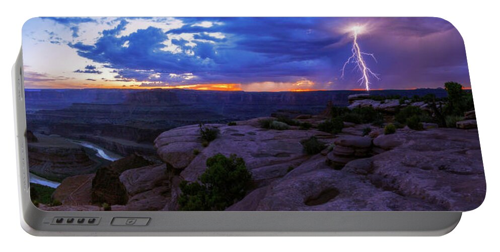 Chaddutson Portable Battery Charger featuring the photograph Sudden by Chad Dutson