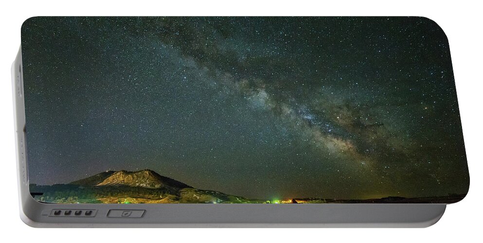 Sundance Portable Battery Charger featuring the photograph Sundance Milky Way by Fiskr Larsen