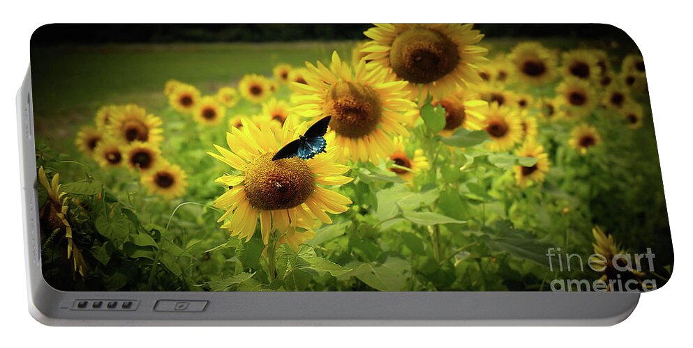Sunflowers Portable Battery Charger featuring the photograph Sunflowers in Memphis by Veronica Batterson