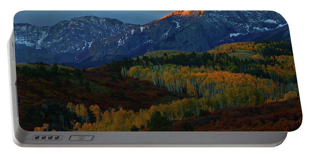 Dallas Portable Battery Charger featuring the photograph Sunrise at Dallas Divide during Autumn by Jetson Nguyen
