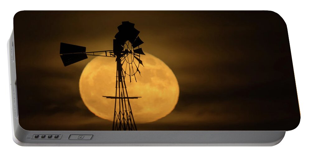 Moon Portable Battery Charger featuring the photograph Supermoon Rise 4 11-14-2016 by Ernest Echols
