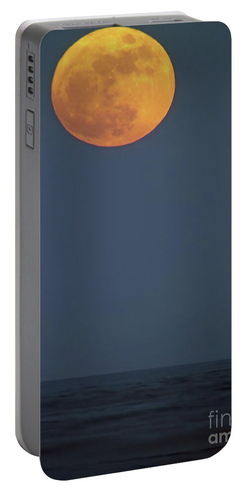 Supermoon Portable Battery Charger featuring the photograph Supermoon Rising by D Hackett