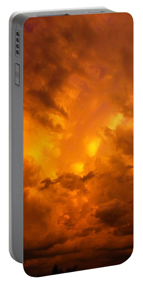 Nebraskasc Portable Battery Charger featuring the photograph The Last Glow of the Day 005 by NebraskaSC