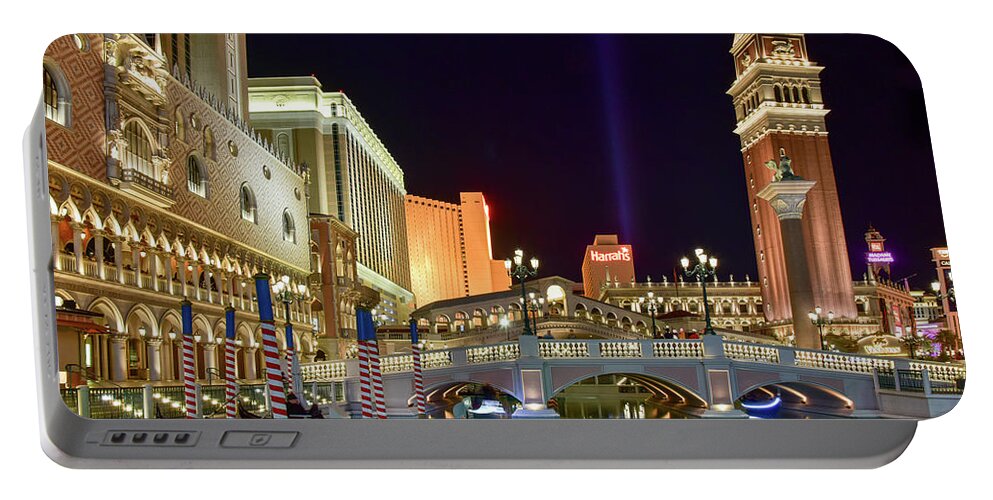 Las Vegas Portable Battery Charger featuring the photograph The Venetian gondolas at night by Paul Quinn