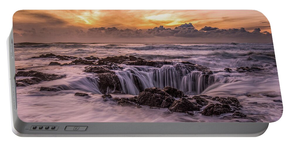 Cape Perpetua Portable Battery Charger featuring the photograph Thor's Well by Bryan Xavier