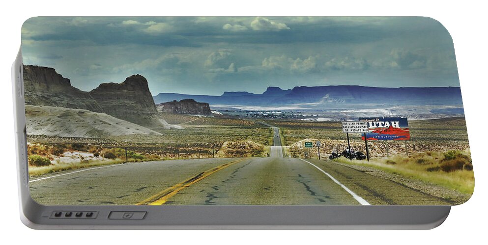 Utah Portable Battery Charger featuring the photograph Utah Border by Micah Offman