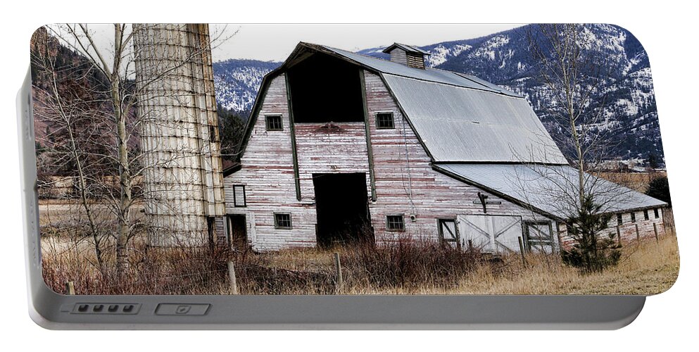 Barn Portable Battery Charger featuring the photograph Vintaged Red Barn by Athena Mckinzie