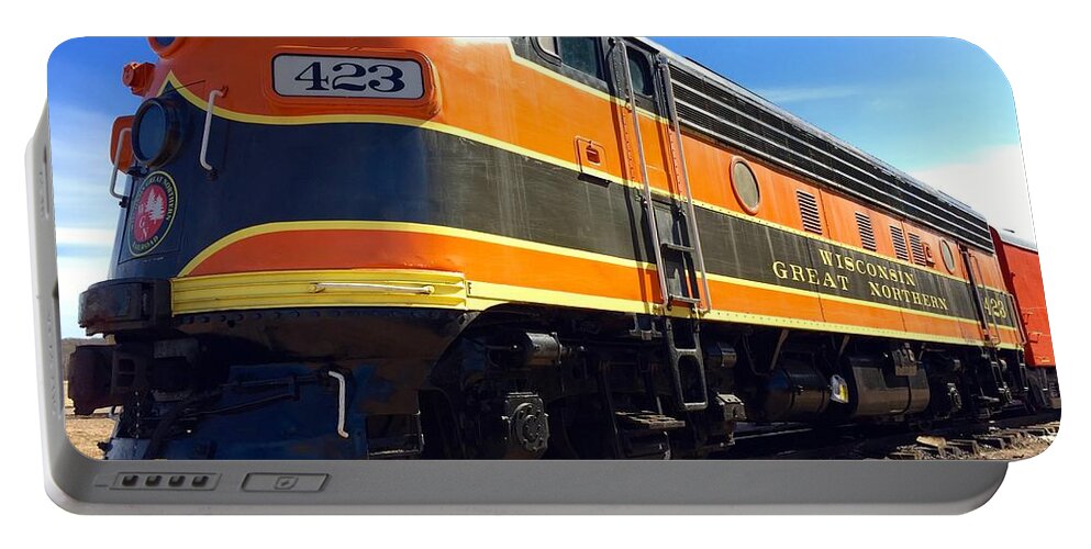 Wisconsin Great Northern Railroad Portable Battery Charger featuring the photograph Wgn 423 #3 by Cara Frafjord