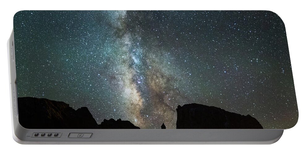 Stars Portable Battery Charger featuring the photograph Wonders of the Night by Darren White