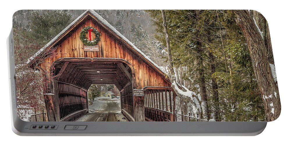 Covered Bridge Portable Battery Charger featuring the photograph Woodstock Middle Bridge by Rod Best
