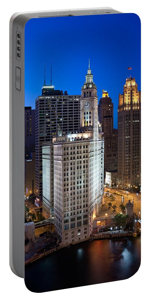 Chicago Portable Battery Charger featuring the photograph Wrigley Building Night by Steve Gadomski