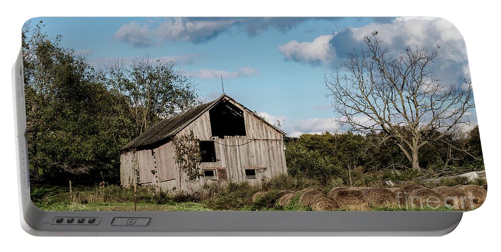 Barn Portable Battery Charger featuring the photograph Spooky barn by Sam Rino