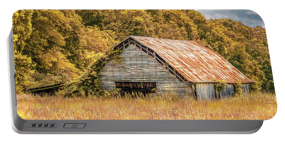 Tennessee Portable Battery Charger featuring the photograph Blending In With Autumn by Marcy Wielfaert