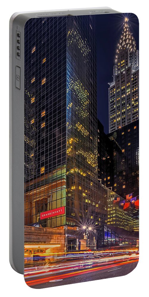 Chrysler Building Portable Battery Charger featuring the photograph Chrysler Building NYC Rush by Susan Candelario