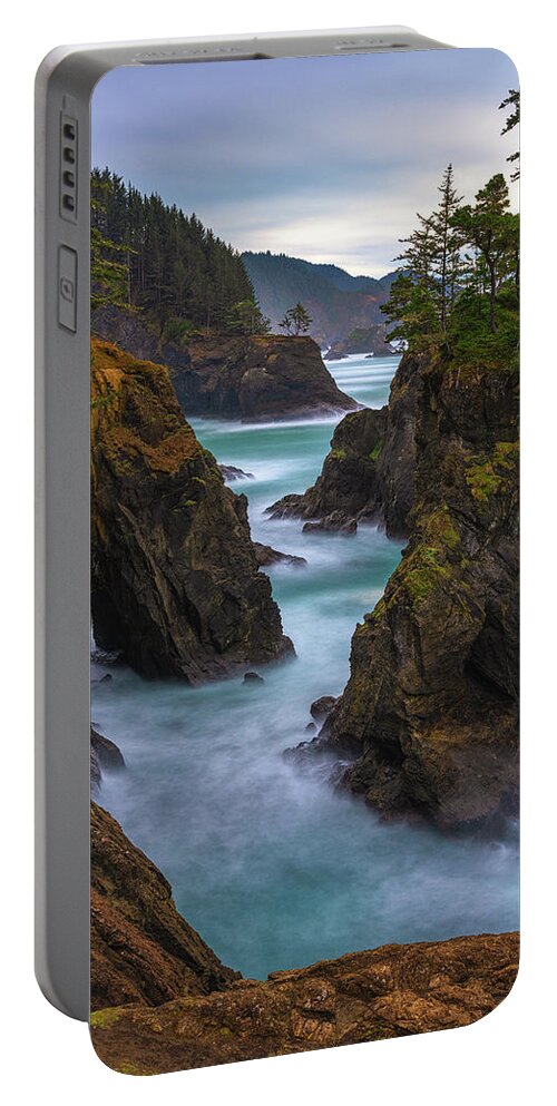 Oregon Portable Battery Charger featuring the photograph Cliffside Views by Darren White