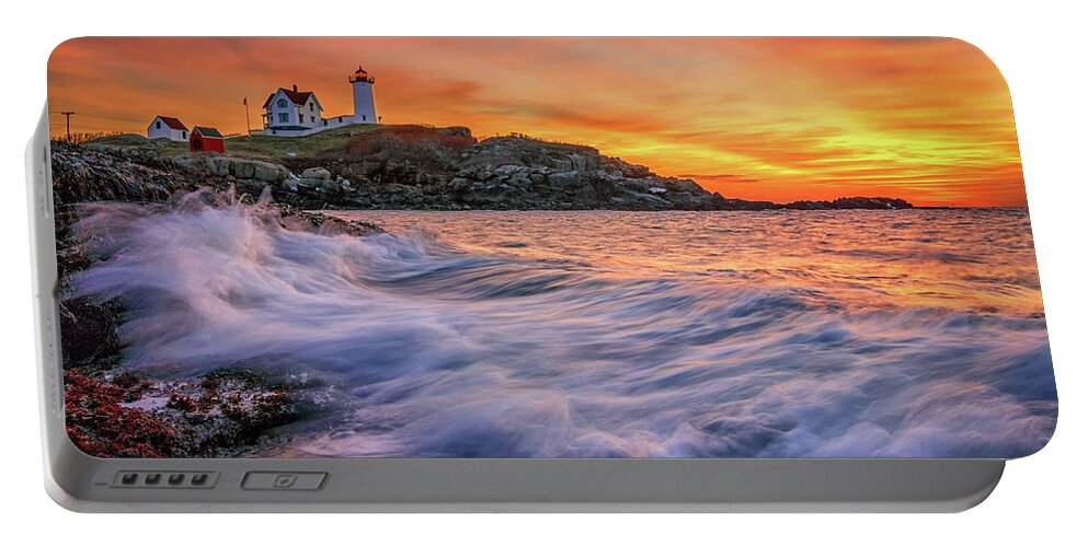 Cape Neddick Lighthouse Portable Battery Charger featuring the photograph Dawn at Cape Neddick Lighthouse by Kristen Wilkinson