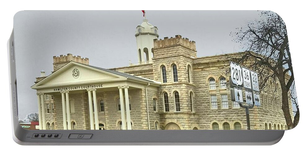 Hamilton Portable Battery Charger featuring the photograph Hamilton Texas Courthouse by Janette Boyd