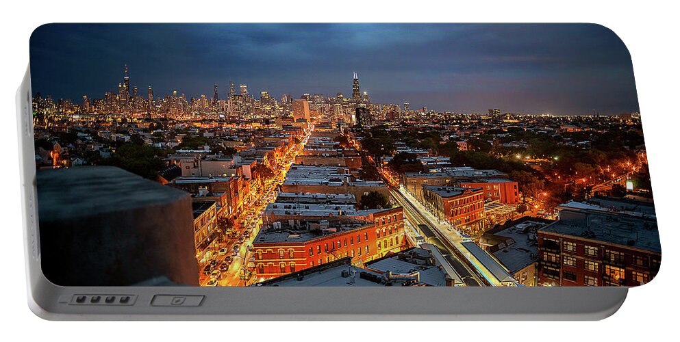 Chicago Portable Battery Charger featuring the photograph High in the Sky II by Bruno Passigatti