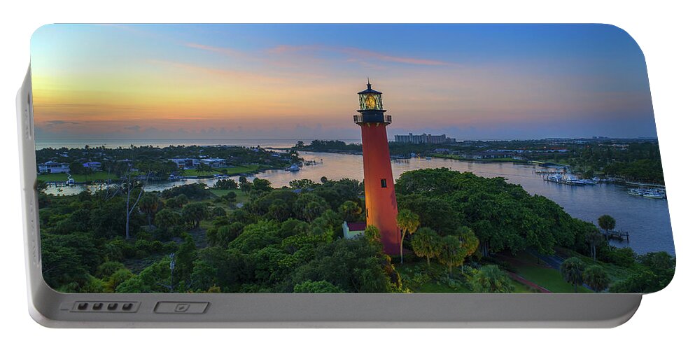 Jupiter Lighthouse Portable Battery Charger featuring the photograph Jupiter Lighthouse Palm Beach County Florida by Kim Seng