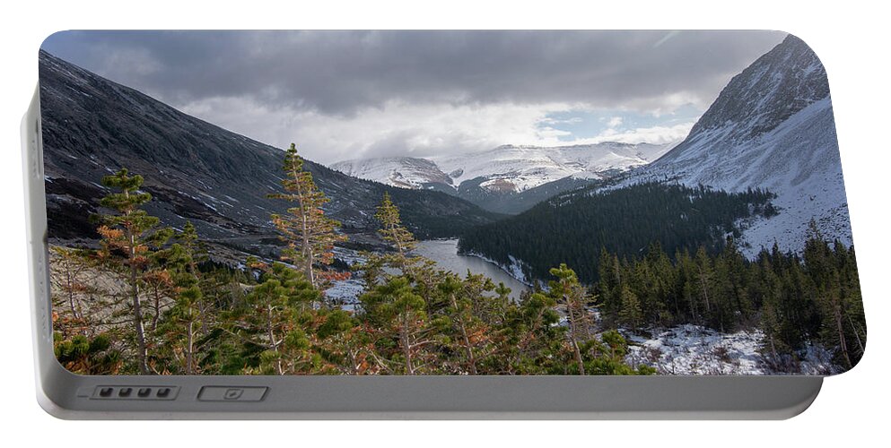 Colorado Portable Battery Charger featuring the photograph Mountain View by Dmdcreative Photography