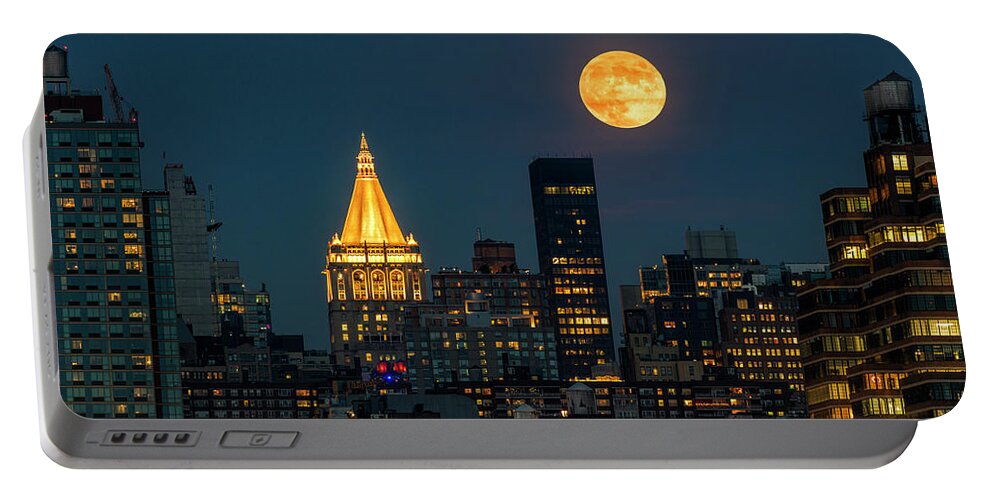 Nyc Skyline Portable Battery Charger featuring the photograph NY Life Building Full Moon by Susan Candelario