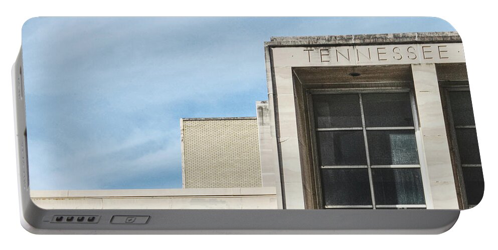 Tennessee Portable Battery Charger featuring the photograph Old Building In Tennessee by Phil Perkins