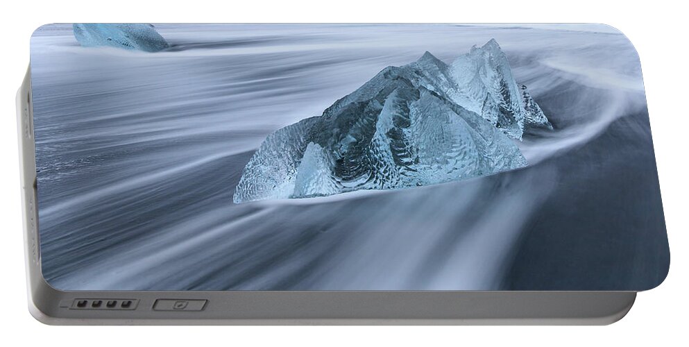 Iceland Portable Battery Charger featuring the photograph Ornate Ice by Rob Davies