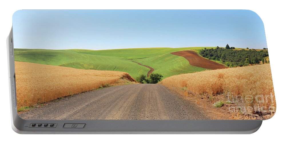 Palouse Portable Battery Charger featuring the photograph Palouse Fields 3599 by Jack Schultz
