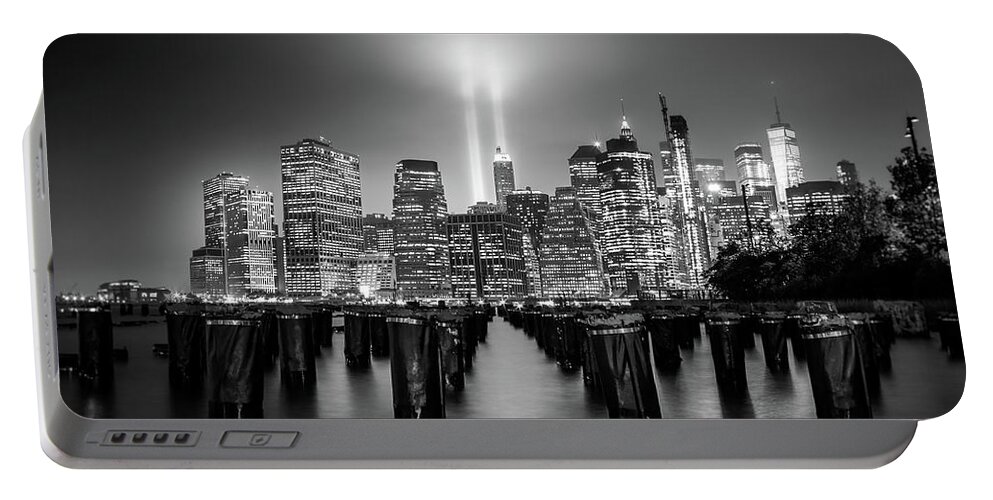 New York Portable Battery Charger featuring the photograph Spirit of New York by Nicklas Gustafsson