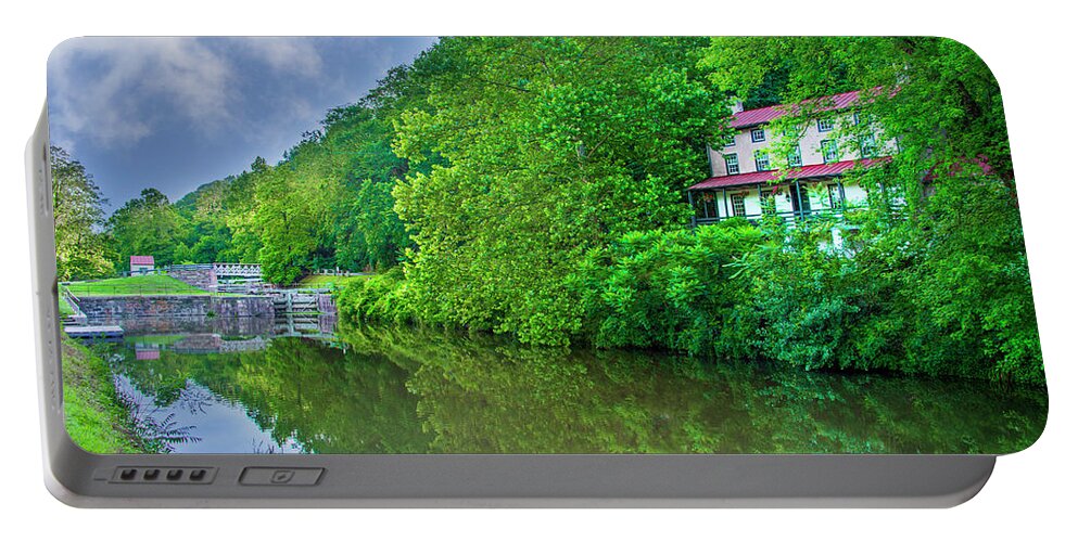 Summer Portable Battery Charger featuring the photograph Summer - The Schuylkill Canal - Mont Clare by Bill Cannon