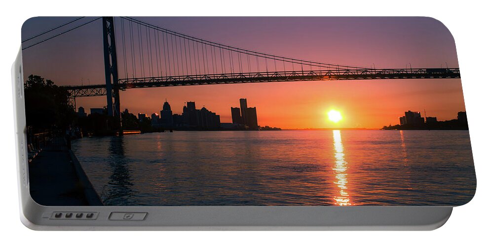 Detroit Portable Battery Charger featuring the photograph Sunrise at Riverside Park by Jay Smith