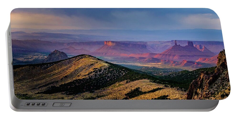 Aspens Portable Battery Charger featuring the photograph Sunset Over Arches by Johnny Boyd