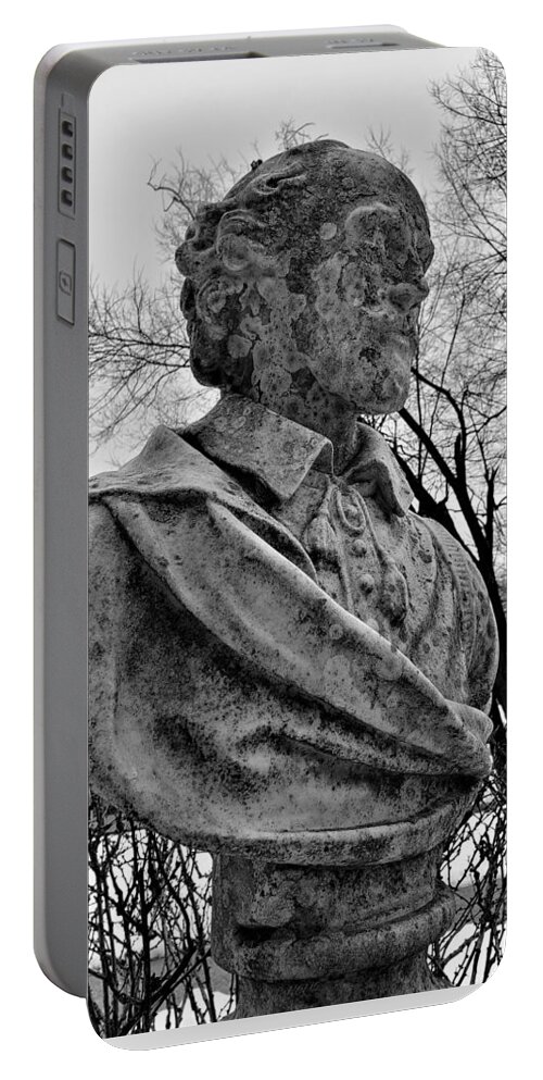 William Shakespeare Portable Battery Charger featuring the photograph The Bard Of Avon by Rob Hans