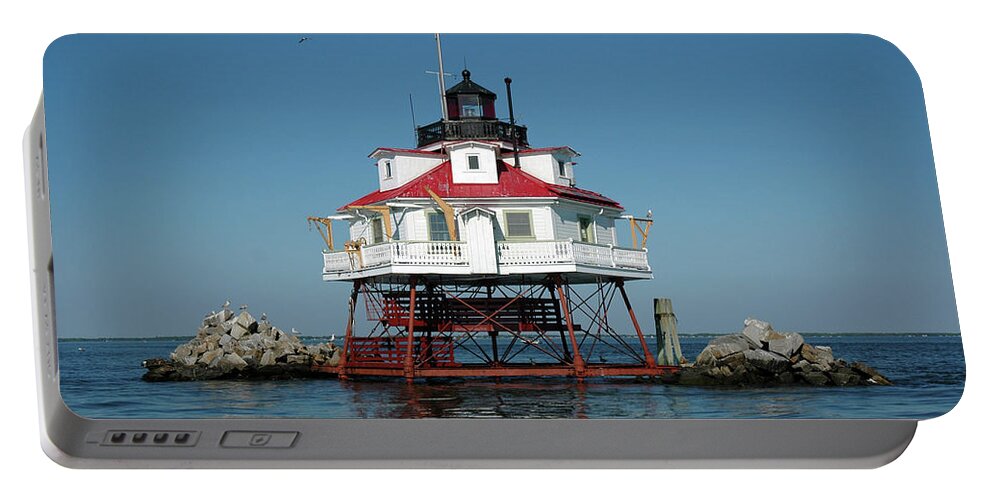 Thomas Point Portable Battery Charger featuring the photograph Thomas Point Shoal Light by Mark Duehmig