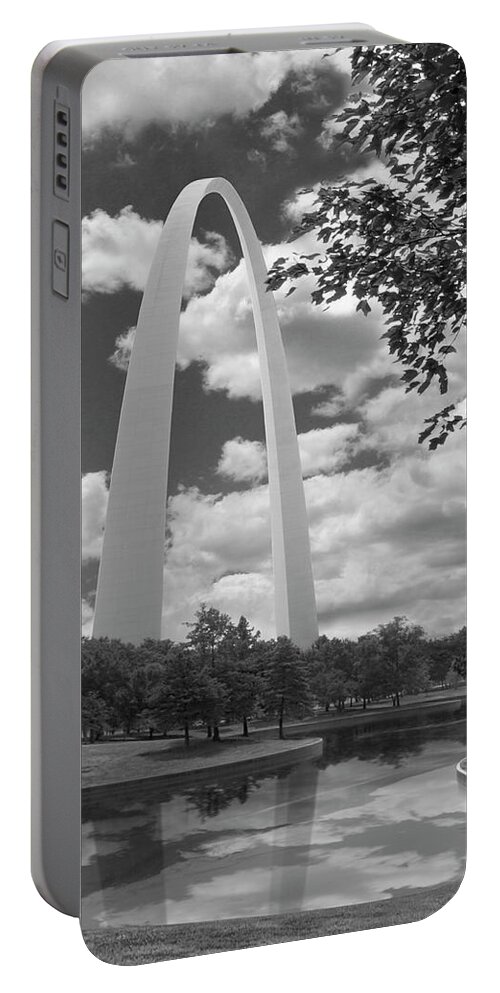 Landmarks Portable Battery Charger featuring the photograph Jefferson National Expansion Memorial by Mike McGlothlen