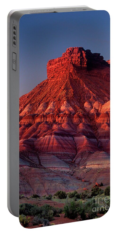 Dave Welling Portable Battery Charger featuring the photograph Sandstone Butte Near Paria Canyon Southern Utah #1 by Dave Welling