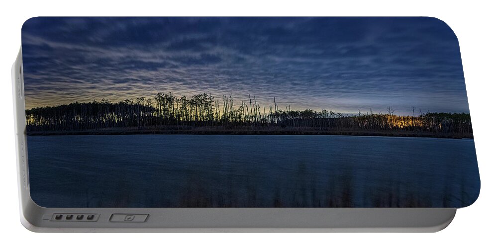 Maryland Portable Battery Charger featuring the photograph Winter Blue #1 by Robert Fawcett