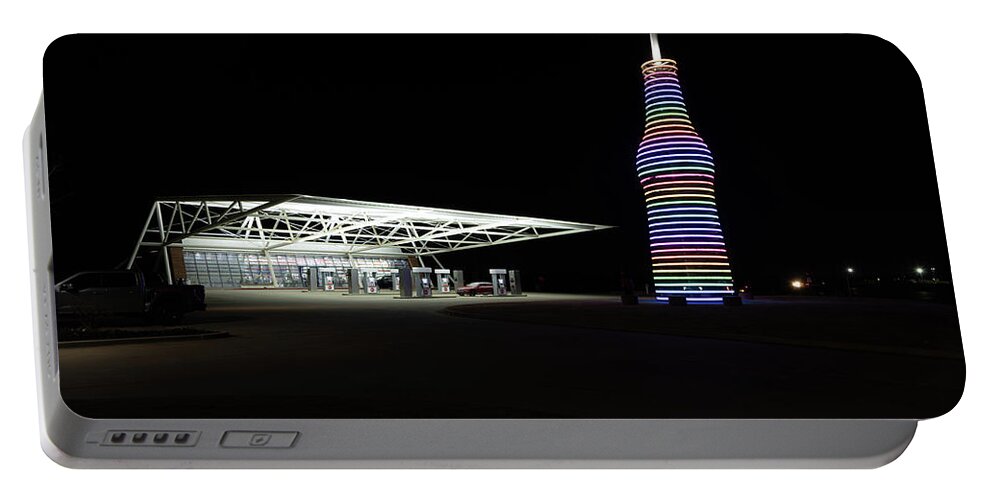  Portable Battery Charger featuring the photograph Pops 66 Soda Ranch in Arcadia Oklahoma at night by Eldon McGraw