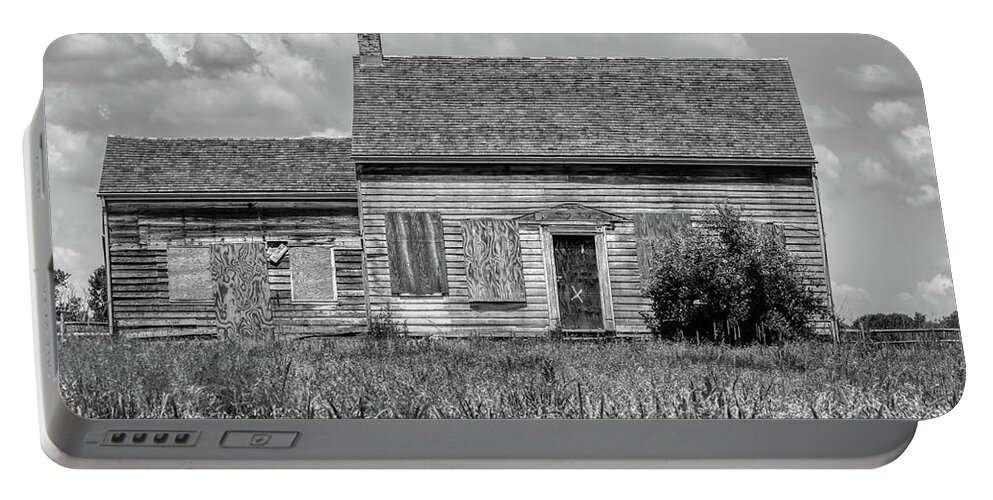 Farm House Portable Battery Charger featuring the photograph Abandon Farm Home of New Jersey by David Letts