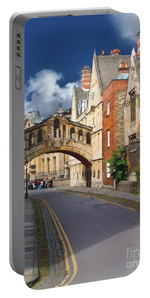 Oxford Portable Battery Charger featuring the photograph Bridge of Sighs Oxford University by Brian Watt