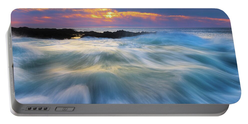Ocean Portable Battery Charger featuring the photograph Cape Perpetua Rush by Darren White