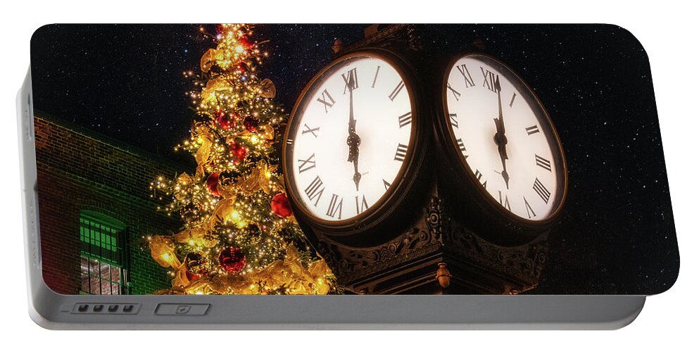 Christmas Portable Battery Charger featuring the photograph Christmas Time by Dee Potter