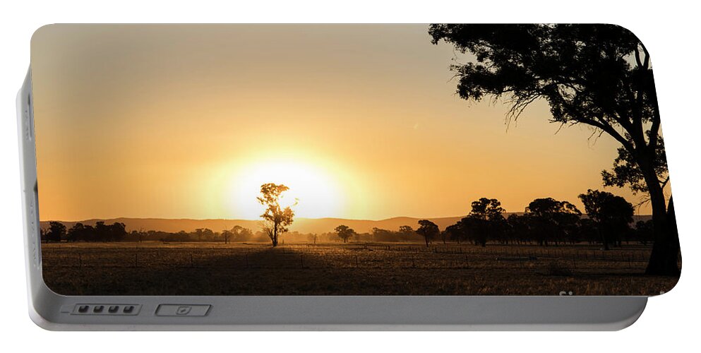Sunset Portable Battery Charger featuring the photograph Close of Day by Linda Lees