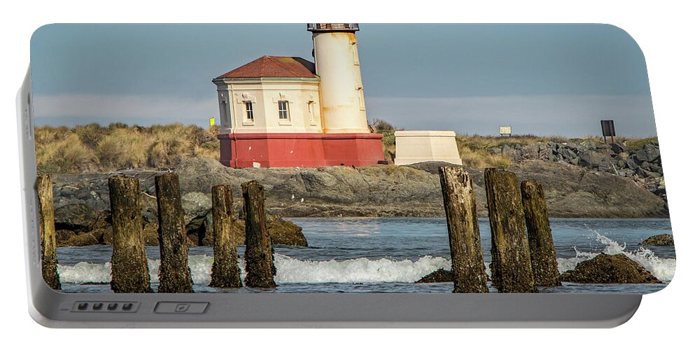 2018 Portable Battery Charger featuring the photograph Coquille River Lighthouse and Gull by Gerri Bigler