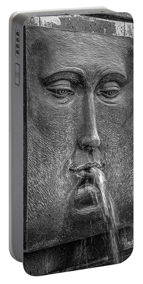 Mexico Portable Battery Charger featuring the photograph Fountain - Mexico by Frank Mari