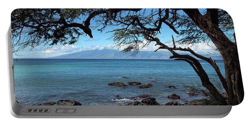 Crossroads Portable Battery Charger featuring the photograph Hawaiian Shores by Scott Olsen