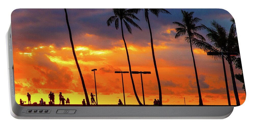 Hawaii Portable Battery Charger featuring the photograph Hawaiian Silhouettes by David Desautel